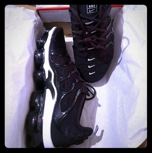 VAPORMAX PLUS NIKES 9